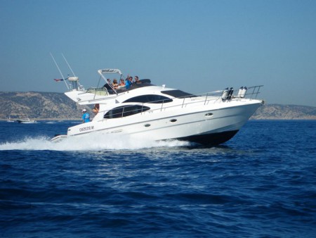 Charm (modèle C1): Bateau de plaisance muni d'une cabine, confort à bord assuré, motorisation 80 ou 90 chevaux, économique, 13 000€ (Promotion) 